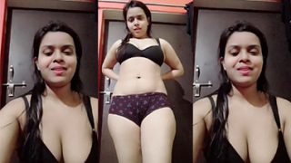 Beautiful Desi Chubby Girl Fingering Pussy Fucking MMS