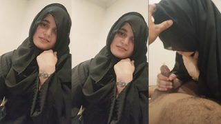 Desi Indian Hijabi Hot Innocent Girl Sucking Viral MMS